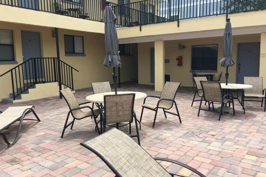 Beach Condo In Gated Complex, Heated Courtyard Pool, Ocean Only 1 Block Away! St. Pete Beach Exterior foto
